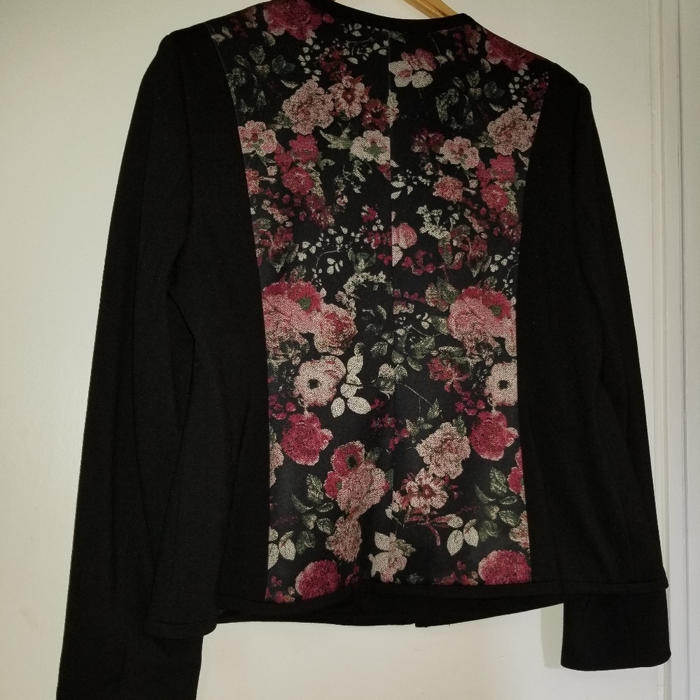 SOLD- Stunning Jacket - Picture 4 of 7